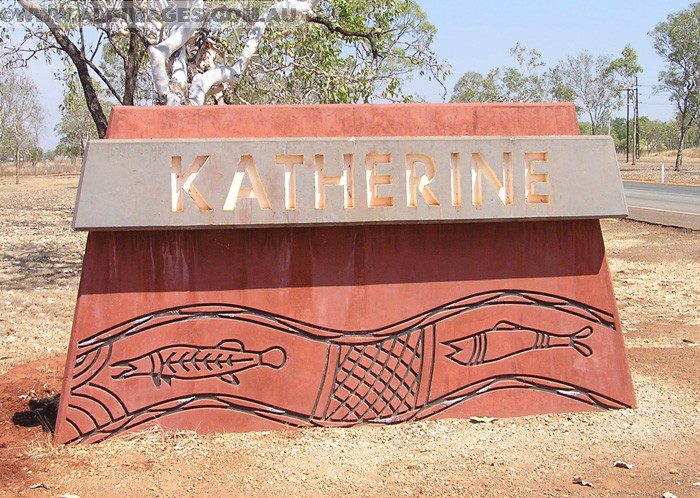 678x475 pixels (243K)